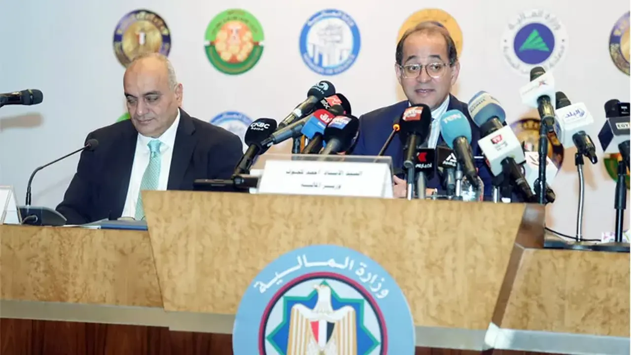 وزير المالية يرفع مخصصات الصحة 30% والتعليم 20% في الموازنة الجديدة